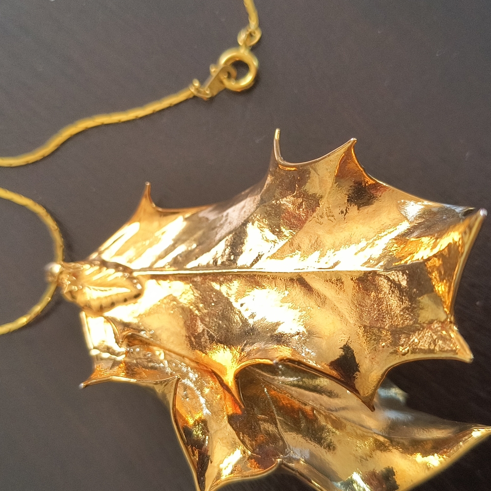 Real Holly Leaves Dipped in 24k Gold. Comes with chain necklace - Picture 5 of 11